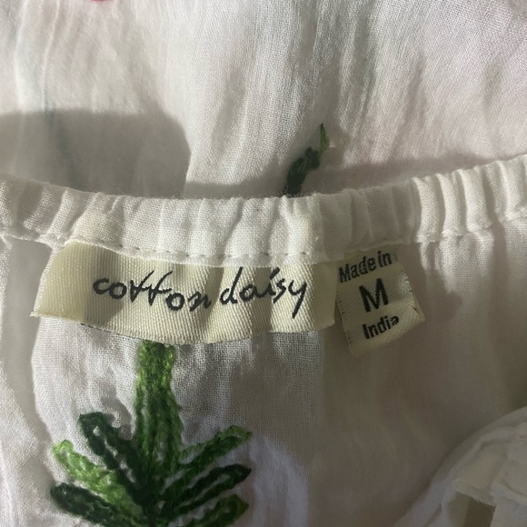 Elegant White Blouse with Floral Embroidery - Picture 5 of 5